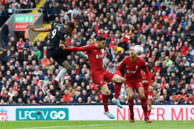 Video bàn thắng Liverpool 2-2 Arsenal: Firmino 'tiếp lửa' cho cuộc đua vô địch - Ảnh 3.