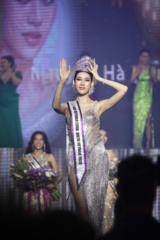 Chiếc 'meme' hài nhất Hoa hậu Chuyển giới: Mai Ngô văng khỏi ghế, té bật ngửa khi Dịu Thảo đăng quang - Ảnh 3.