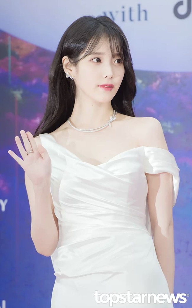 Song Hye Kyo, IU đeo trang sức tiền tỷ dự Baeksang 2023, ai đầu tư hơn? - Ảnh 4.