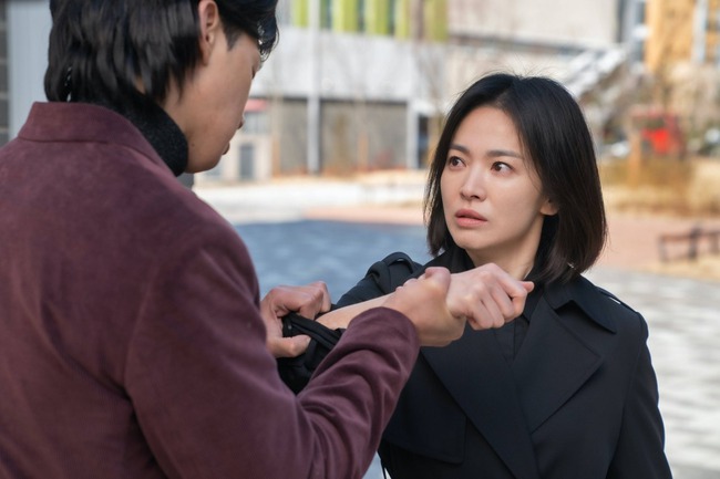 Song Hye Kyo chụp ảnh với đồng nghiệp, Tóc Tiên bất ngờ bị gọi tên - Ảnh 3.