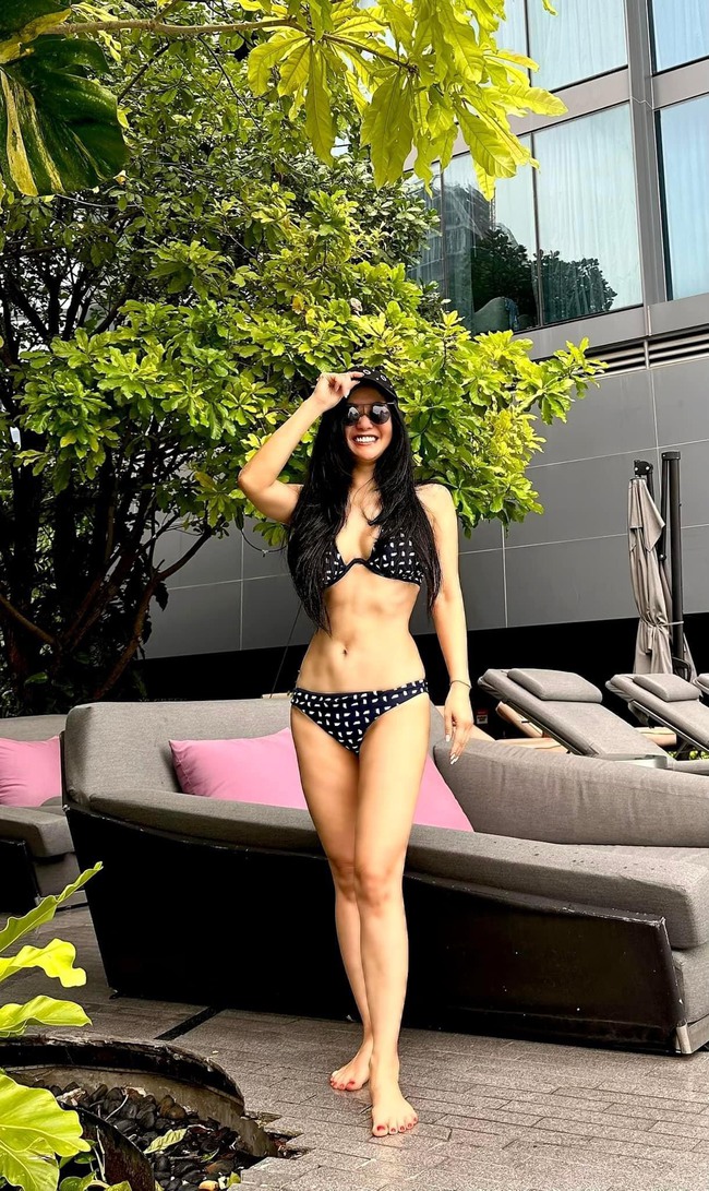 “Bống” Hồng Nhung khoe ảnh diện bikini, ai cũng trầm trồ vì body ở tuổi 53 của người đẹp - Ảnh 1.