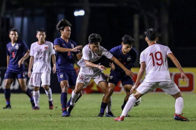 HLV Troussier dụng binh như thần, Văn Tùng sắm vai người hùng giúp Việt Nam đánh bại Thái Lan - Ảnh 3.