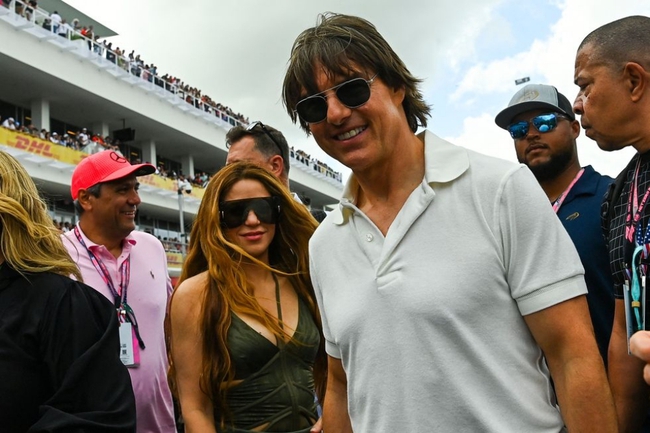 Tài tử Tom Cruise 'muốn theo đuổi' Shakira - Ảnh 1.