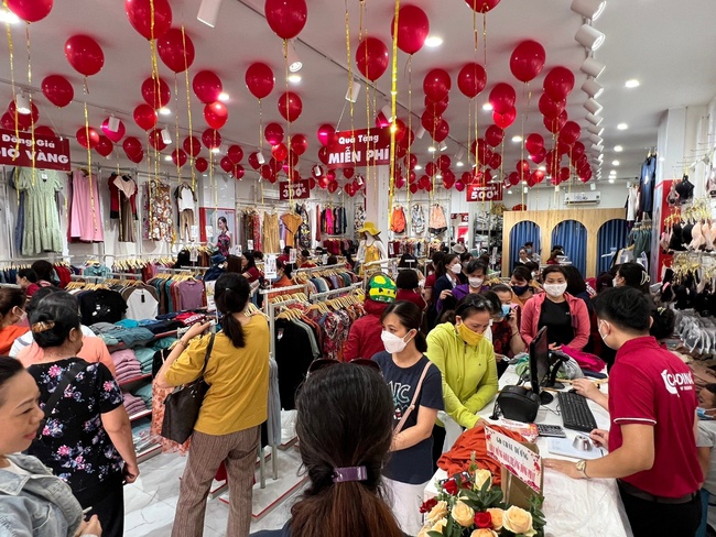 Chuỗi cửa hàng Cardina tạo dấu ấn thương hiệu cùng sắc đỏ chim Hồng Tước - Ảnh 2.