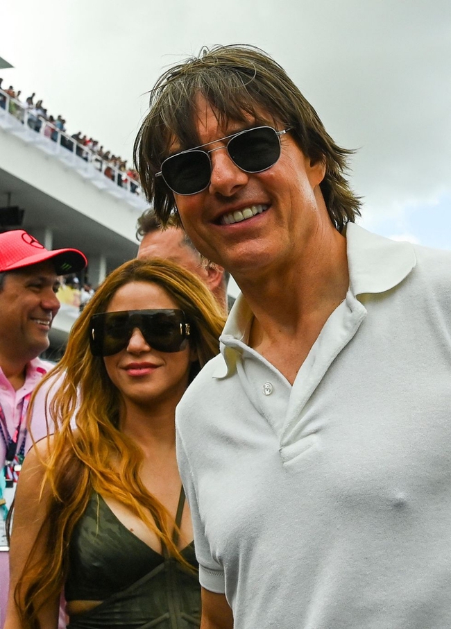Tài tử Tom Cruise 'muốn theo đuổi' Shakira - Ảnh 2.
