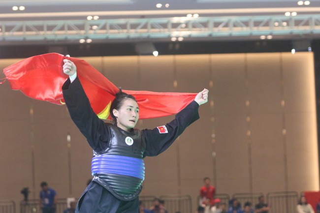 Trọng tài thay đổi liên xoành xoạch, nữ võ sĩ Việt Nam giành huy chương vàng sau 2 lần khiếu nại đầy gay cấn - Ảnh 2.