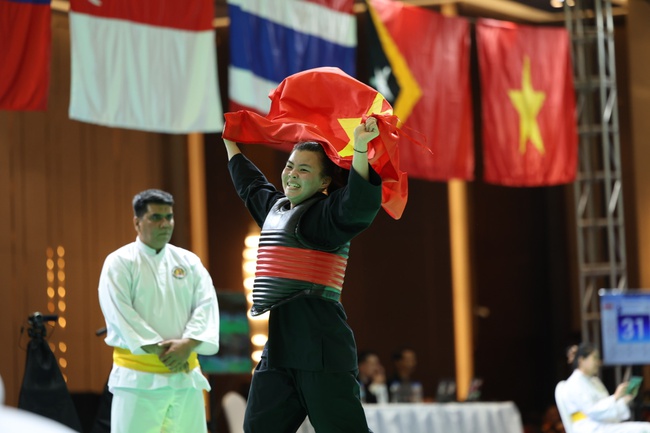 Cập nhật BXH Huy chương SEA Games 32: Đoàn Việt Nam chiếm ngôi đầu; Thái Lan bất ngờ với Campuchia - Ảnh 2.