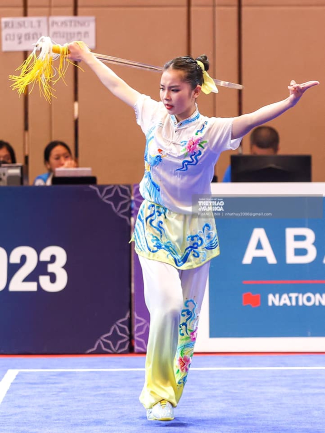 Tan chảy trước vẻ đẹp của hot girl wushu Việt Nam lần đầu dự SEA Games - Ảnh 4.