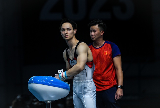 'Nam thần' thể dục dụng cụ Đinh Phương Thành xác lập kỷ lục giành HCV ở 5 kỳ SEA Games liên tiếp - Ảnh 2.