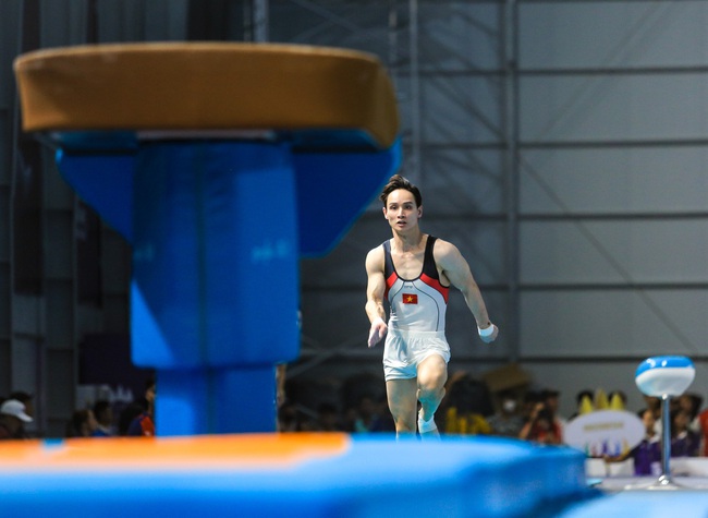 'Nam thần' thể dục dụng cụ Đinh Phương Thành xác lập kỷ lục giành HCV ở 5 kỳ SEA Games liên tiếp - Ảnh 7.