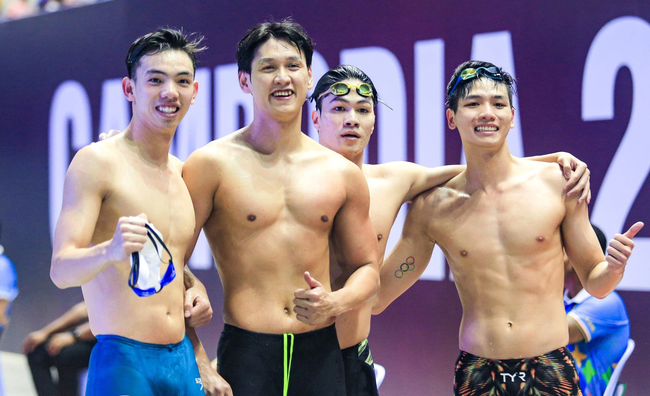 Sau Nguyễn Thị Oanh, VĐV bơi lội Huy Hoàng cũng phải thi liên tiếp 2 nội dung SEA Games trong vòng 10 phút - Ảnh 2.