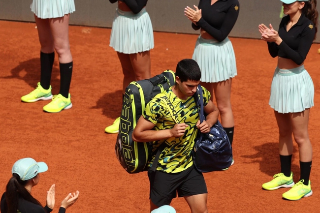 Chiếc váy ngắn gây tranh cãi tại giải quần vợt Madrid Open - Ảnh 2.