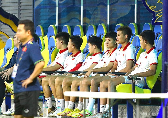 HLV Park Hang-seo chưa ngồi nóng chỗ, học trò cưng đã 'vấp cỏ' khiến U22 Việt Nam nhận bàn thua U22 Thái Lan - Ảnh 9.