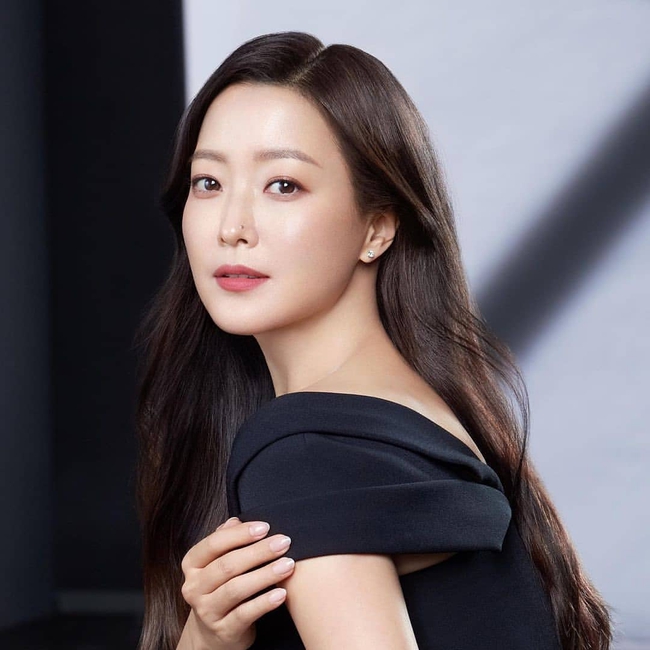 BXH mỹ nhân Hàn đẹp nhất ở độ tuổi 40: Son Ye Jin vượt mặt Song Hye Kyo đứng vị trí đầu bảng, Kim Tae Hee mất hút - Ảnh 3.