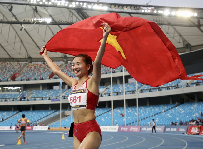 &quot;Siêu nhân&quot; Nguyễn Thị Oanh quá đỉnh: Vô địch 10.000m, tham gia 4 nội dung hái cả 4 HCV - Ảnh 2.
