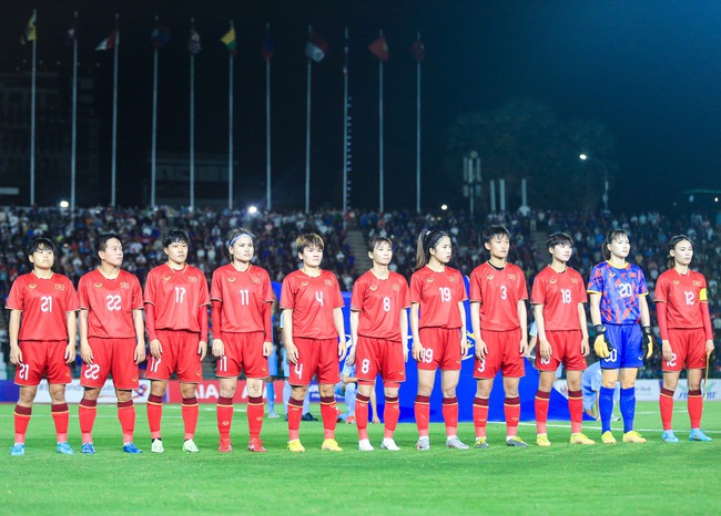 Hủy diệt chủ nhà Campuchia 4-0, ĐT nữ Việt Nam thẳng tiến vào chung kết SEA Games 32 - Ảnh 1.
