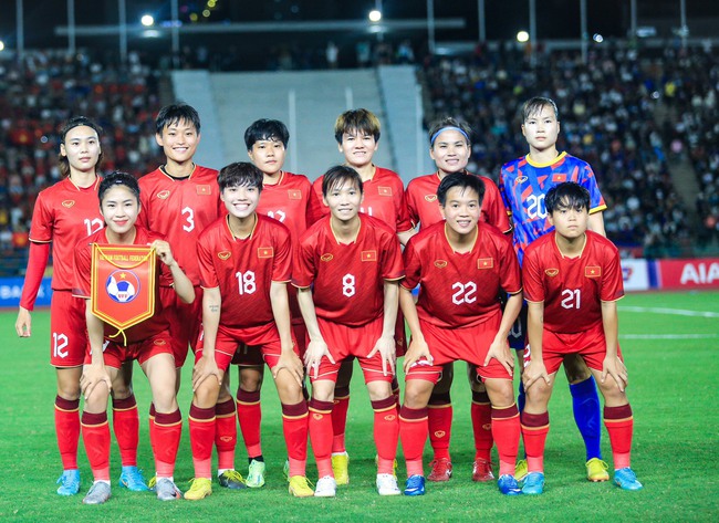 Hủy diệt chủ nhà Campuchia 4-0, ĐT nữ Việt Nam thẳng tiến vào chung kết SEA Games 32 - Ảnh 2.