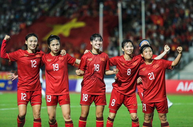 Hủy diệt chủ nhà Campuchia 4-0, ĐT nữ Việt Nam thẳng tiến vào chung kết SEA Games 32 - Ảnh 8.