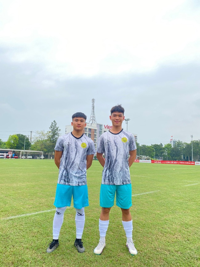Hòa Bình thử việc hai cầu thủ Việt Kiều, mở ra tương lai tươi sáng cho bóng đá Việt Nam - Ảnh 2.