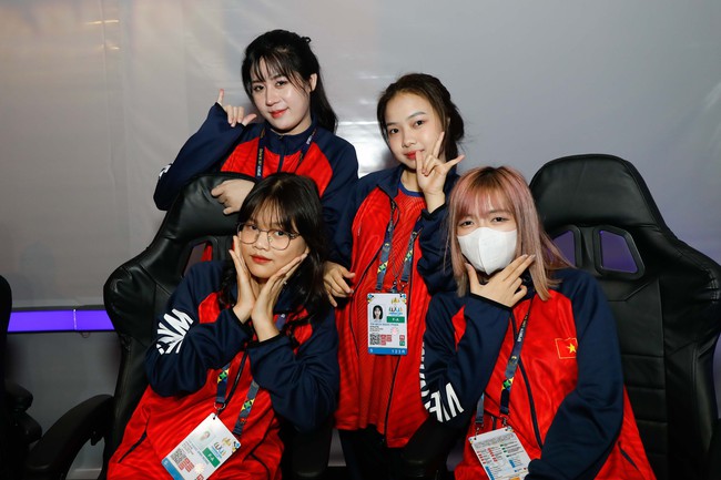 'Bóng hồng' Esports quốc tế khoe sắc tại SEA Games 32, tuyển thủ Việt Nam cũng sánh ngang 'ngọc nữ' - Ảnh 6.