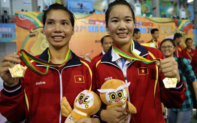 Hà Thị Linh (trái) từng giành HCV boxing ở SEA Games 2013 tại Myanmar