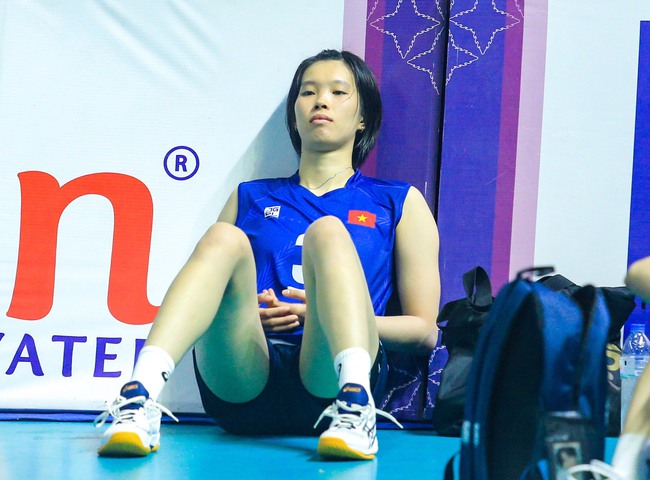 Cầu thủ bóng chuyền Việt Nam bật khóc, lặng người tiếc nuối sau trận chung kết khó tin với Thái Lan - Ảnh 2.