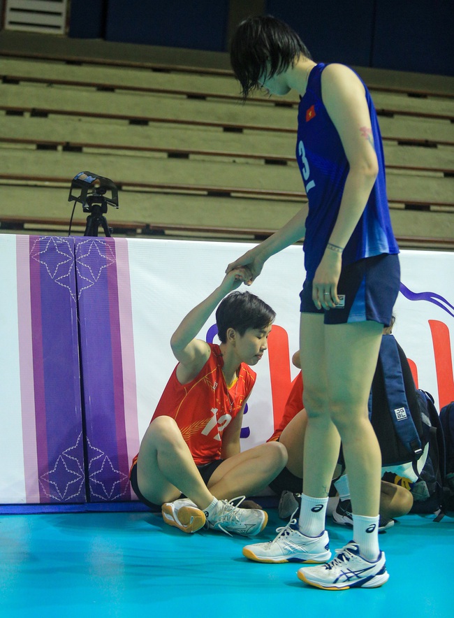 Thanh Thuý thi đấu lăn xả, ghi điểm như máy, bị kiểm tra doping sau khi bóng chuyền nữ Việt Nam giành HCB - Ảnh 7.