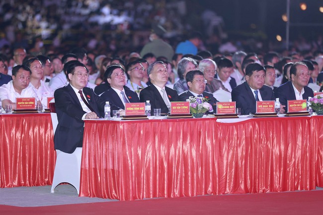 Chủ tịch Quốc hội Vương Đình Huệ trao quyết định công nhận hai bảo vật quốc gia cho tỉnh Hà Nam - Ảnh 2.