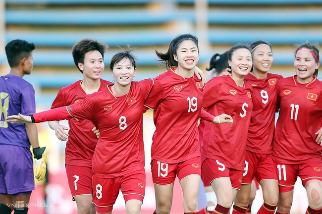 Hoàng Thị Loan đá cực 'cháy' giúp ĐT bóng đá nữ Việt Nam làm nên lịch sử ở SEA Games - Ảnh 3.