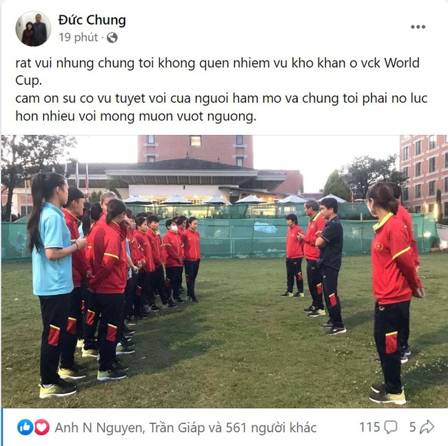 Xúc động với hình ảnh HLV Mai Đức Chung cầm loa cảm ơn CĐV, vui với kỳ tích SEA Games nhưng không quên World Cup - Ảnh 4.