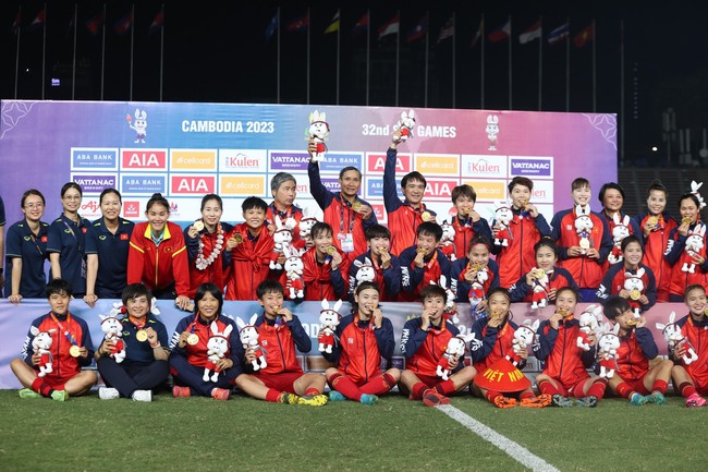 Tuyển nữ Việt Nam mưa tiền thưởng từ VFF và THACO sau khi lập kỳ tích lịch sử ở SEA Games - Ảnh 2.