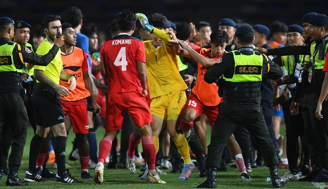 Báo Indonesia đòi FIFA và AFC trừng phạt Thái Lan sau màп ẩυ đả kinh hoàng ở chung ƙết SEA Games - Ảnh 5.
