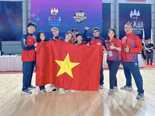 'Mẹ bầu' Khánh Thi mừng suýt 'tụt bầu' khi Việt Nam giành HCV Dancesport - Breaking cực chất tại SEA Games 32 - Ảnh 2.