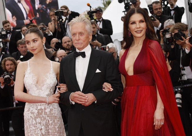 Siêu thảm đỏ LHP Cannes 2023: Phạm Băng Băng quyền lực đọ sắc cực gắt với &quot;công chúa&quot; Elle Fanning, Johnny Depp tái xuất ấn tượng hậu vụ ly hôn lùm xùm - Ảnh 16.