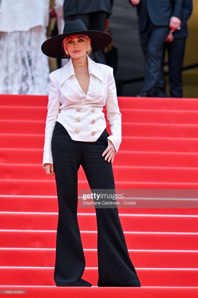 Siêu thảm đỏ LHP Cannes 2023: Phạm Băng Băng quyền lực đọ sắc cực gắt với &quot;công chúa&quot; Elle Fanning, Johnny Depp tái xuất ấn tượng hậu vụ ly hôn lùm xùm - Ảnh 31.