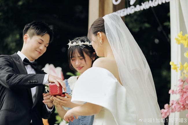 Thẩm Nguyệt (Vườn Sao Băng) biến hôn lễ bạn thân thành cảnh phim, khóc cũng đẹp như poster điện ảnh - Ảnh 2.