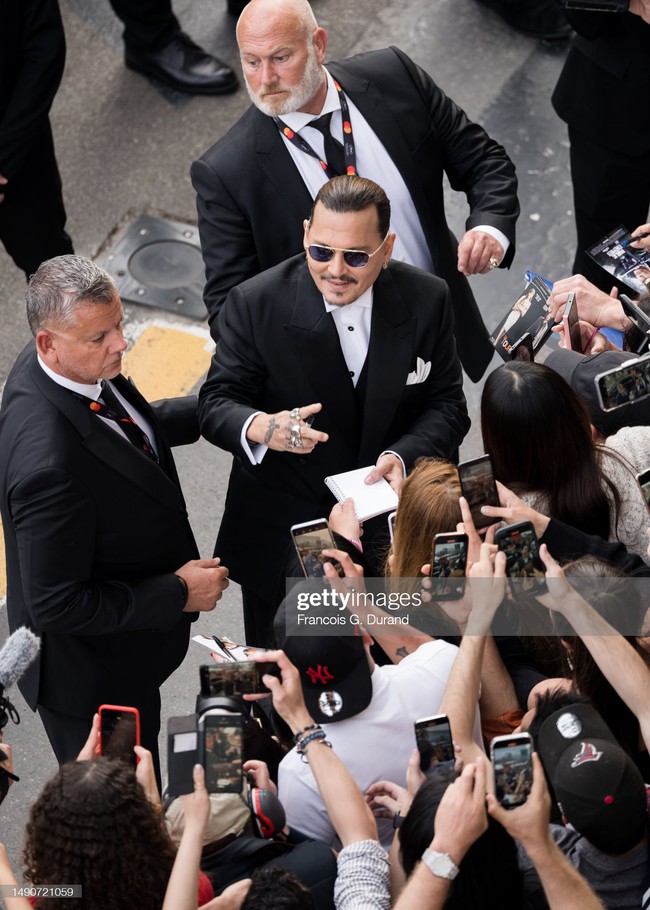 Siêu thảm đỏ LHP Cannes 2023: Phạm Băng Băng quyền lực đọ sắc cực gắt với &quot;công chúa&quot; Elle Fanning, Johnny Depp tái xuất ấn tượng hậu vụ ly hôn lùm xùm - Ảnh 10.