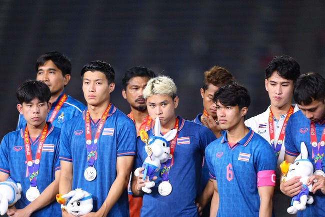 Cầu thủ Thái Lan buồn tiu nghỉu, ôm cái kết đắng sau màn 'cà khịa' ở chung kết SEA Games - Ảnh 10.