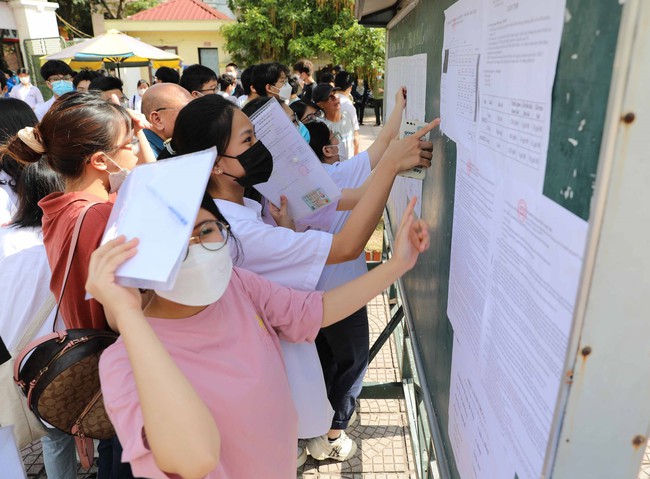 Kỳ thi vào lớp 10 năm học 2023 - 2024: Hà Nội công bố số lượng học sinh dự tuyển vào từng trường - Ảnh 1.