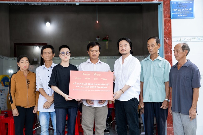 CEO Phạm Kim Dung và Tổng Đạo diễn Hoàng Nhật Nam xây 5 căn nhà cho các gia đình bị sạt lở tại Vĩnh Long - Ảnh 5.