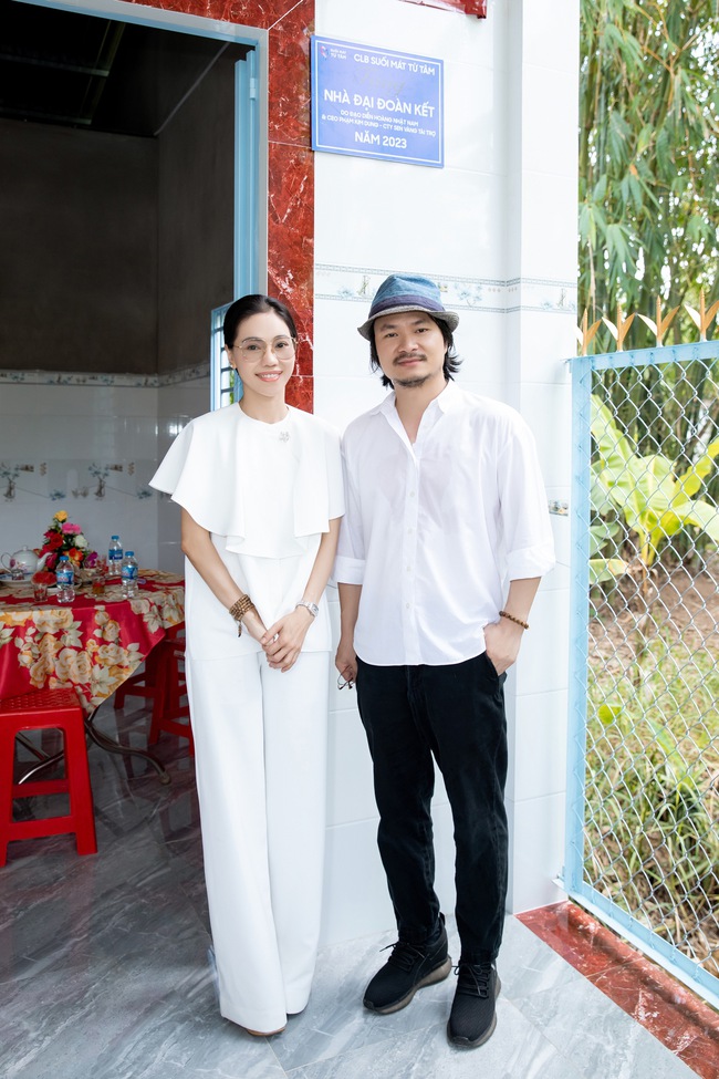 CEO Phạm Kim Dung và Tổng Đạo diễn Hoàng Nhật Nam xây 5 căn nhà cho các gia đình bị sạt lở tại Vĩnh Long - Ảnh 2.