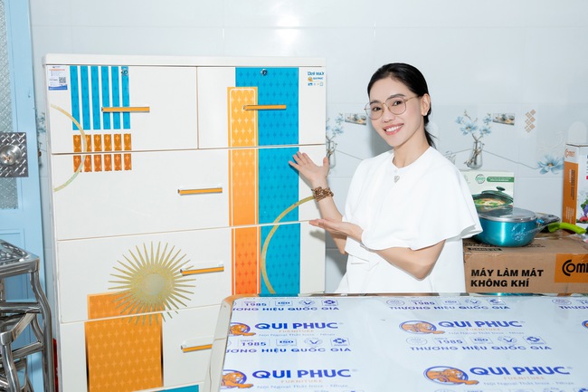 CEO Phạm Kim Dung và Tổng Đạo diễn Hoàng Nhật Nam xây 5 căn nhà cho các gia đình bị sạt lở tại Vĩnh Long - Ảnh 1.