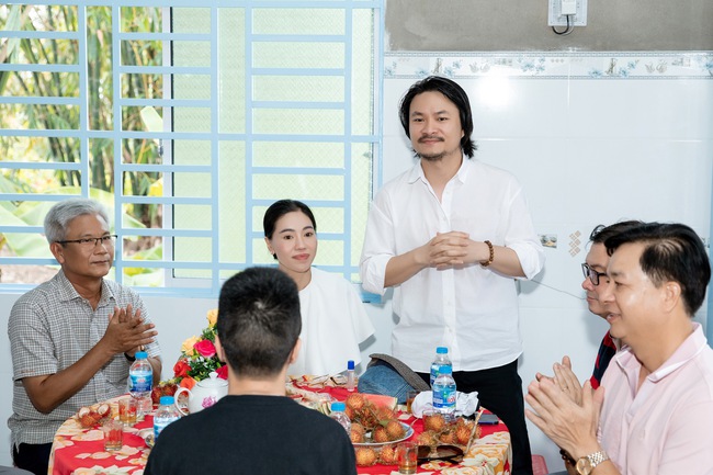 CEO Phạm Kim Dung và Tổng Đạo diễn Hoàng Nhật Nam xây 5 căn nhà cho các gia đình bị sạt lở tại Vĩnh Long - Ảnh 6.