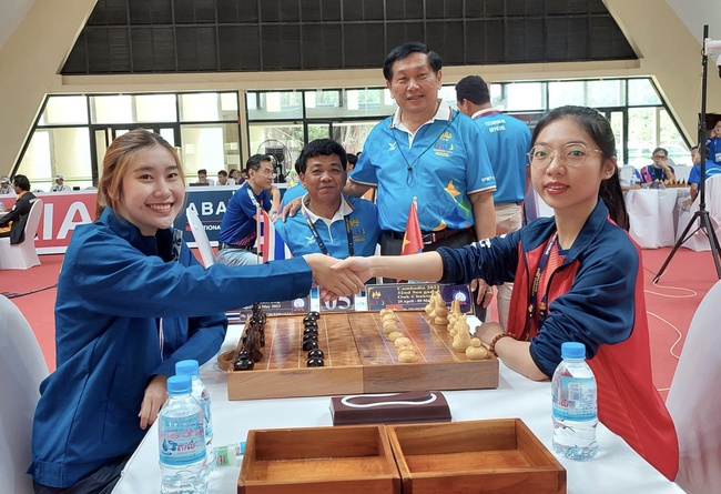 Bộ đôi hot girl cờ ốc Việt Nam ở SEA Games 32: Bỏ cờ vua để 'ẵm' HCV gây chấn động - Ảnh 3.