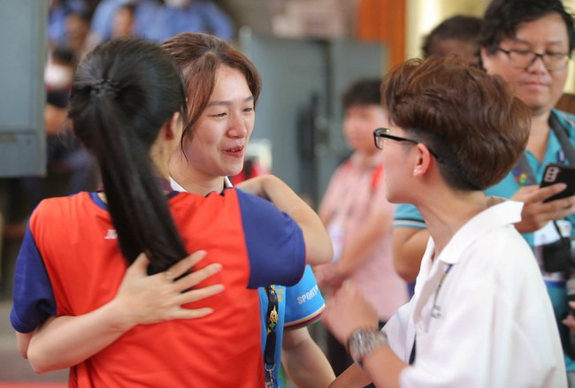 Nữ trọng tài xinh đẹp rơi nước mắt khi Việt Nam giành Huy chương vàng đầu tiên của toàn SEA Games 32 - Ảnh 5.