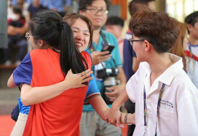 Nữ trọng tài xinh đẹp rơi nước mắt khi Việt Nam giành Huy chương vàng đầu tiên của toàn SEA Games 32 - Ảnh 9.