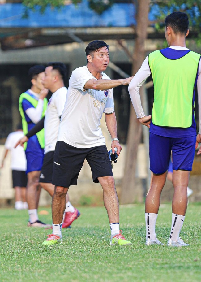 Bóng đá Việt Nam ngày 21/5: Đội bóng Quang Hải có nguy cơ xuống hạng - Ảnh 3.