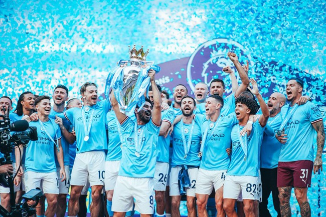 Toàn cảnh Man City ăn mừng chức vô địch Ngoại hạng Anh - Ảnh 15.
