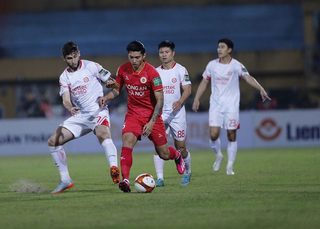Văn Hậu, Văn Thanh rộng cửa đua huy chương V-League 2023 - Ảnh 1.