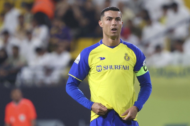 Tin nóng bóng đá tối 22/5: Ronaldo nhận lời mời trở lại châu Âu chơi bóng - Ảnh 2.